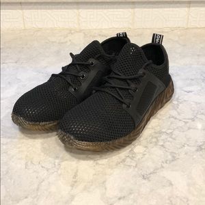 INDESTRUCTIBLE shoes size 9.5